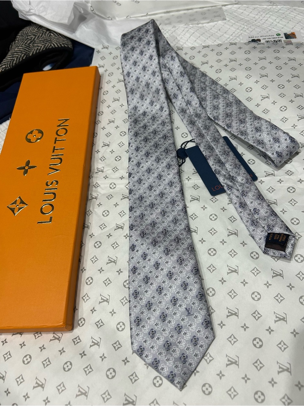 Louis Vuitton Silver Gray Geometric Silk Tie